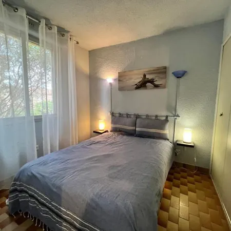 Noug فالراس بلاج